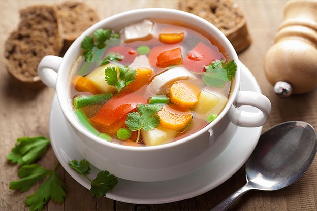 Куриный бульон с овощами